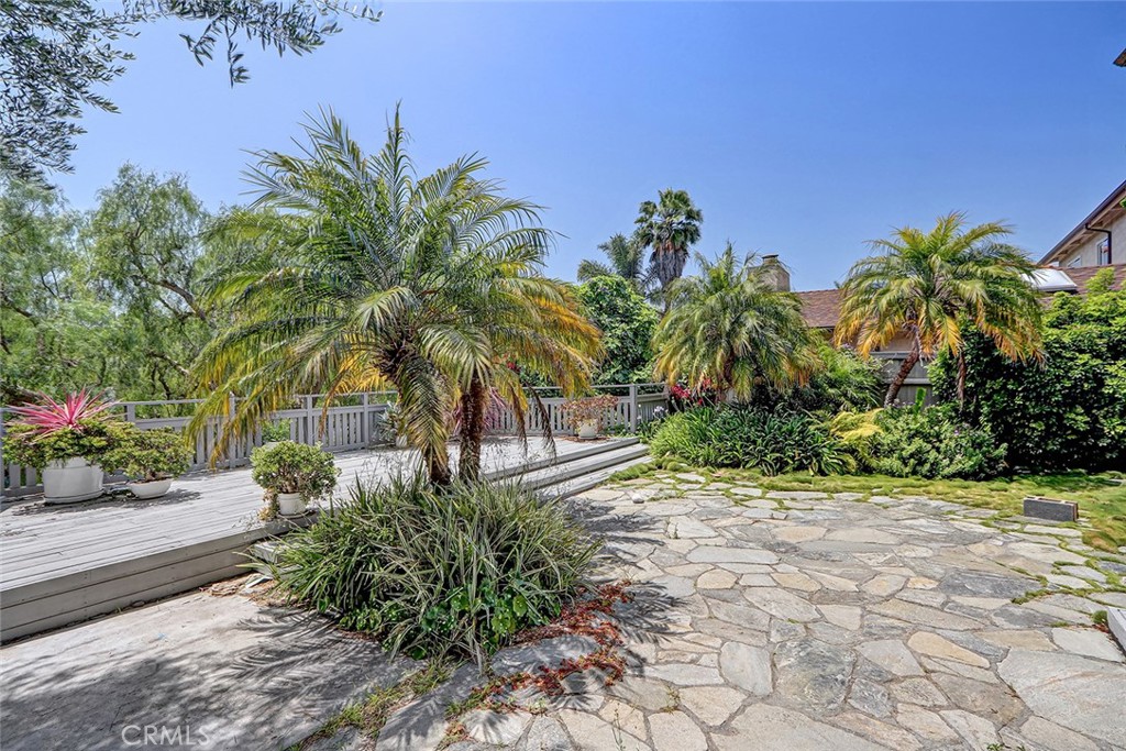 1216 3rd Street Manhattan Beach, CA 90266 - Photo 6 of 22