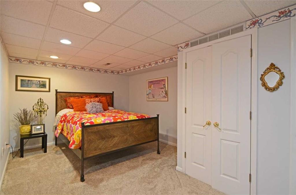 908 Settlers Ridge Road Pittsburgh, PA 15238 - Photo 19 of 25 Gallery Image 19