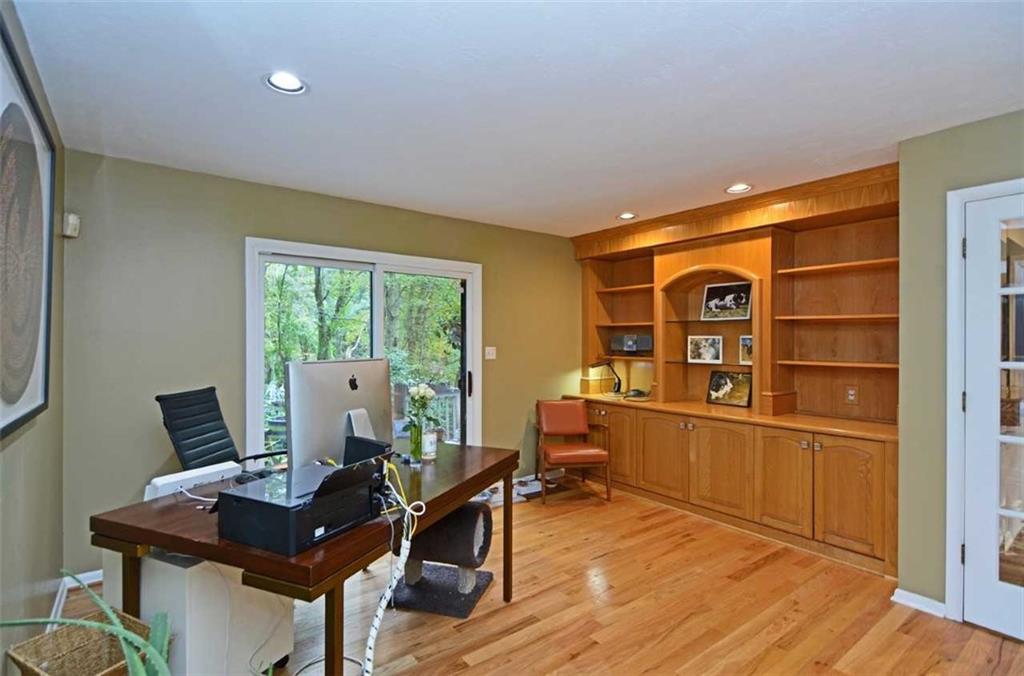 908 Settlers Ridge Road Pittsburgh, PA 15238 - Photo 6 of 25 Gallery Image 6
