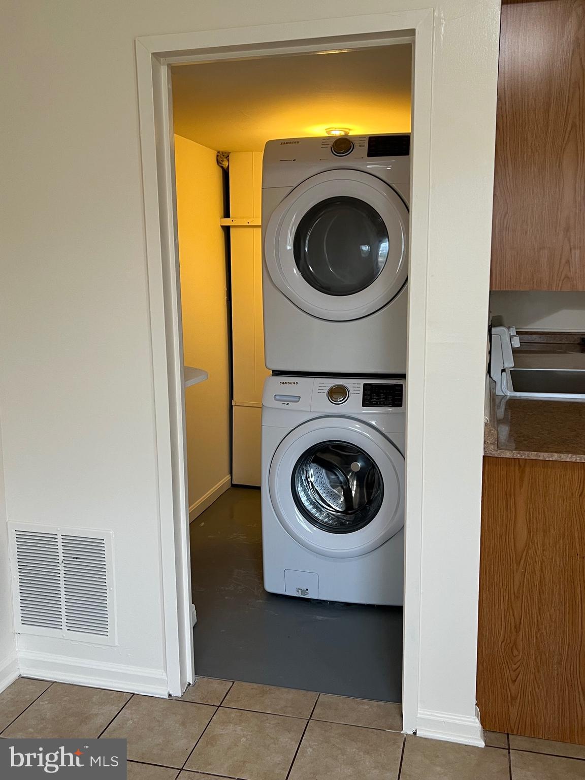 4645 Logsdon Drive Annandale, VA 22003 - Photo 8 of 20 a utility room with dryer and washer