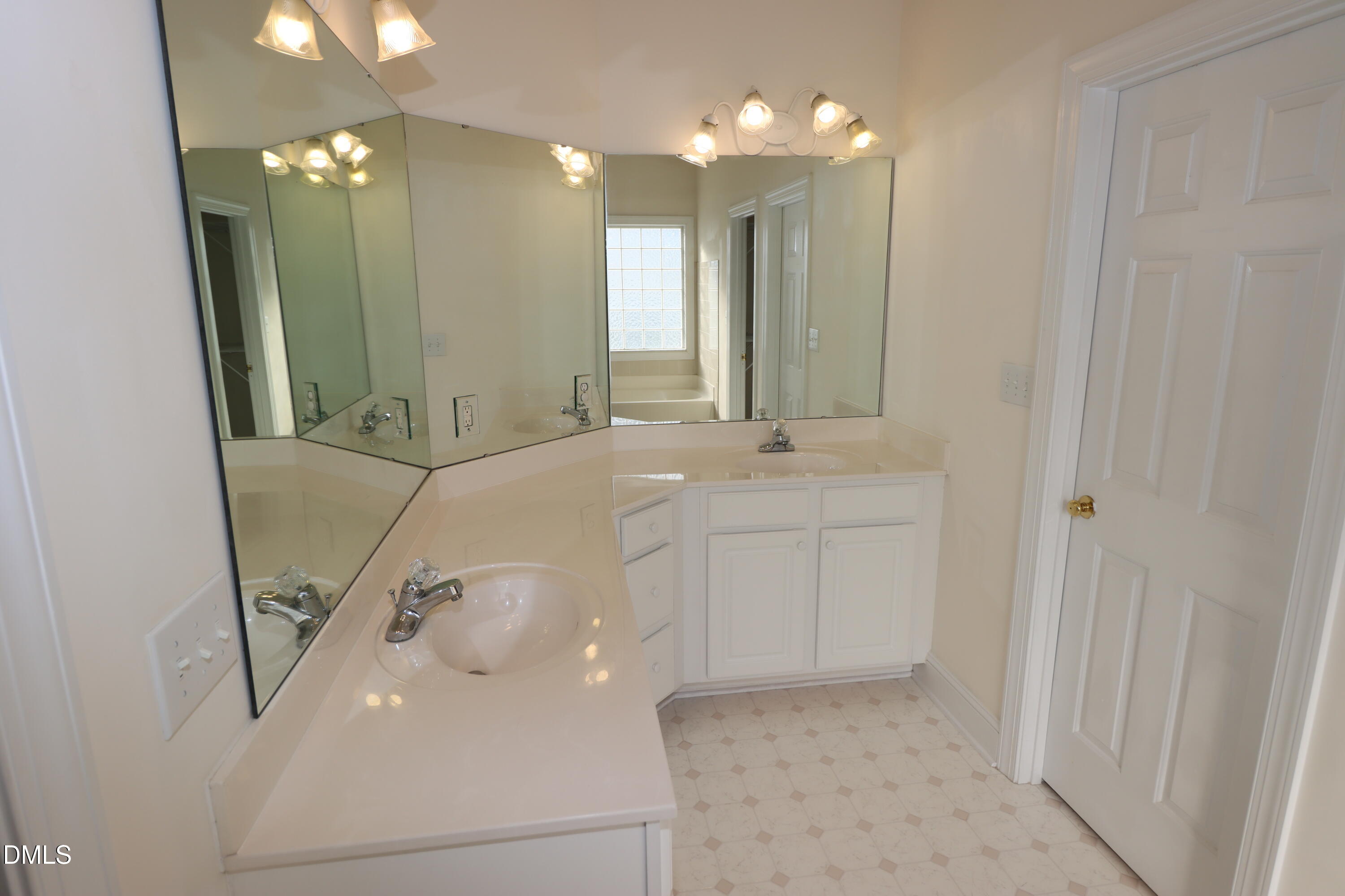 3319 Swinford Court Raleigh, NC 27604 - Photo 11 of 19 MBR_Bath