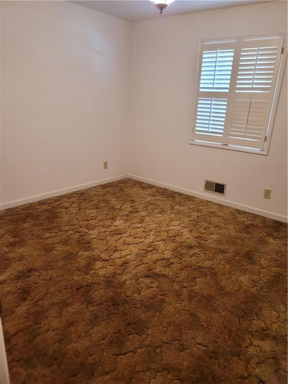 2212 Colonial Circle Gainesville, GA 30501 - Photo 22 of 57 an empty room with a window