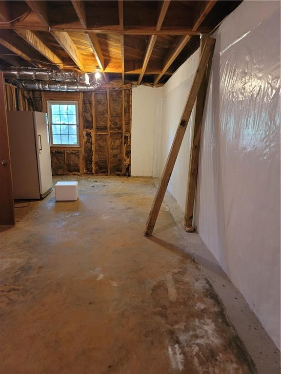 2212 Colonial Circle Gainesville, GA 30501 - Photo 36 of 57 a view of an empty room with windows