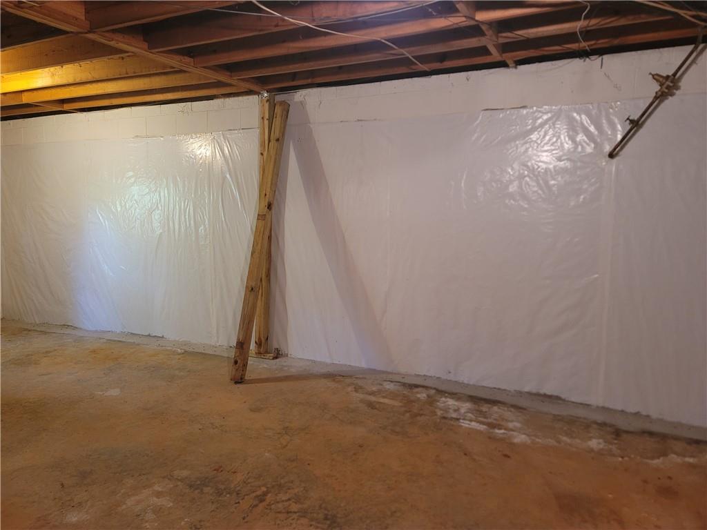 2212 Colonial Circle Gainesville, GA 30501 - Photo 38 of 57 a view of an empty room