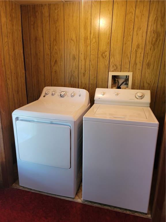 2212 Colonial Circle Gainesville, GA 30501 - Photo 41 of 57 a utility room with dryer and washer