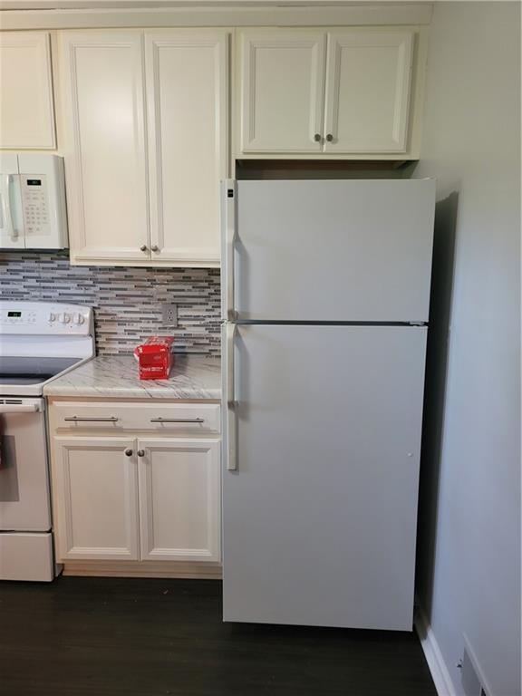 2212 Colonial Circle Gainesville, GA 30501 - Photo 10 of 57 a utility room with dryer and washer