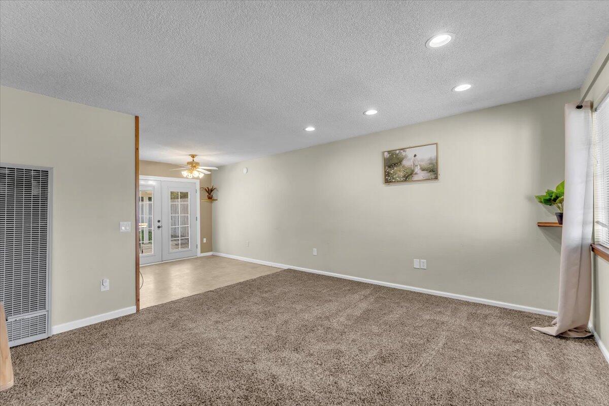 1481 Diamond Street Anderson, CA 96007 - Photo 6 of 39 08-1481 Diamond St - I-10