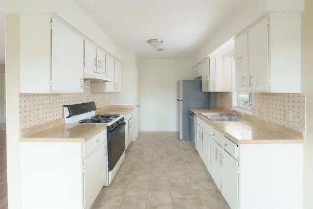 $2,275 | 5603 Porsche Lane, Austin, TX 78749