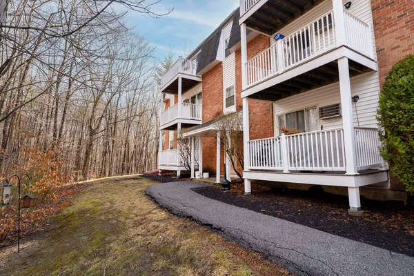 $295,000 | 39 Ernest Avenue, Unit 308, Exeter, NH 03833