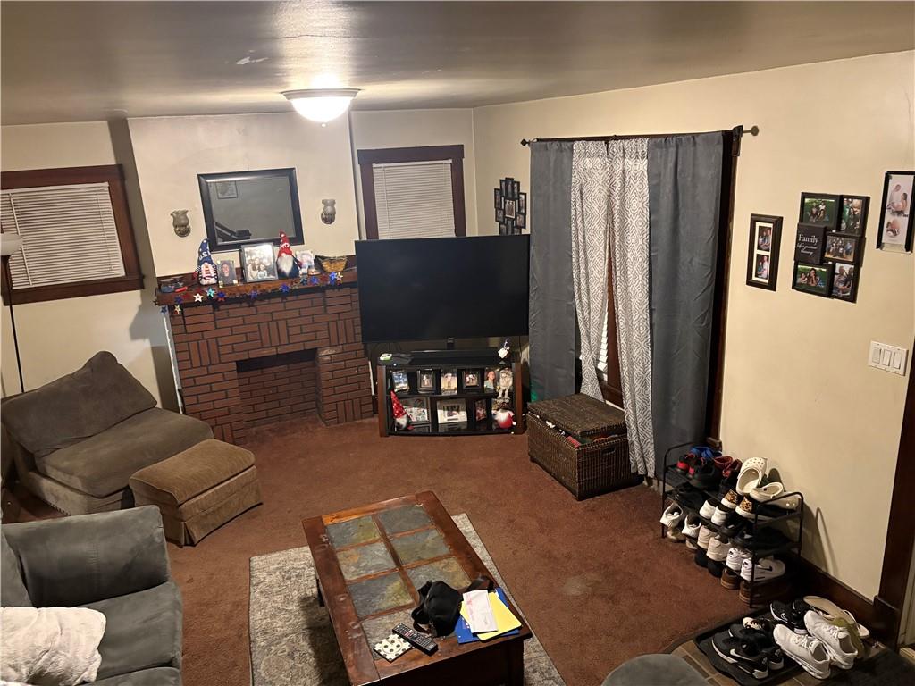 718 7th Avenue Coraopolis, PA 15108 - Photo 2 of 12 Gallery Image 2