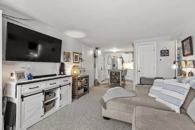 $225,000 | 105 Ridgewood Lane, Unit 7, Gardner, MA 01440