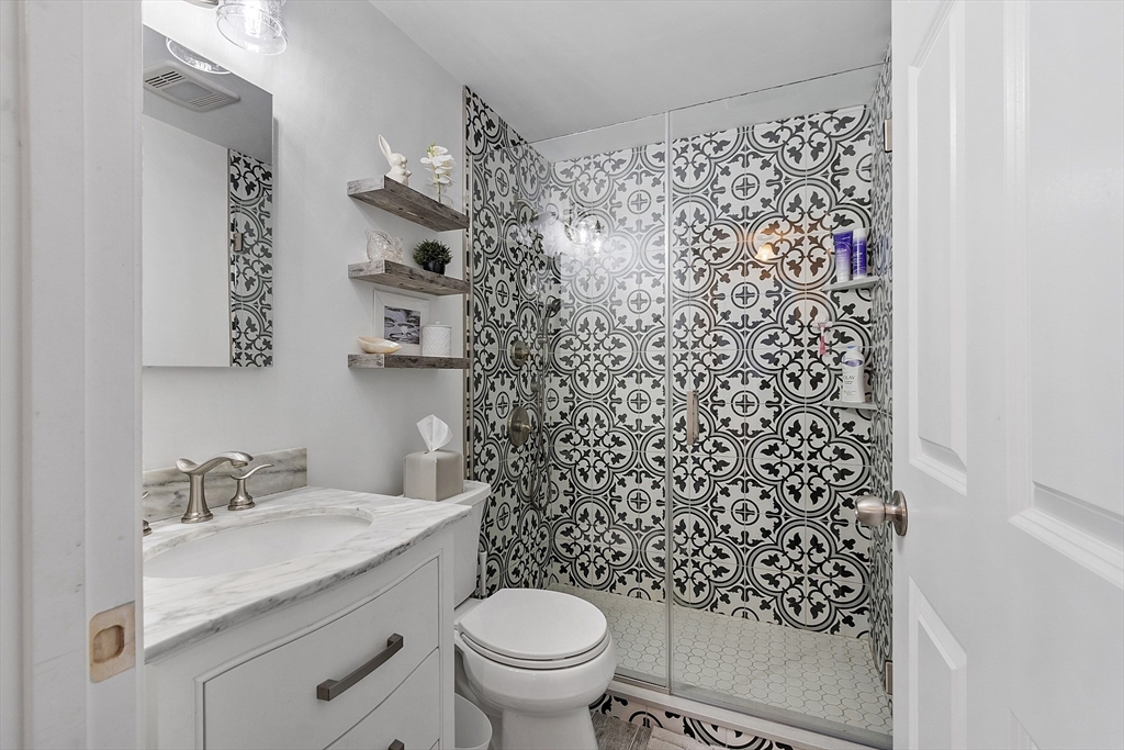 105 Ridgewood Lane, Unit 7 Gardner, MA 01440 - Photo 3 of 35