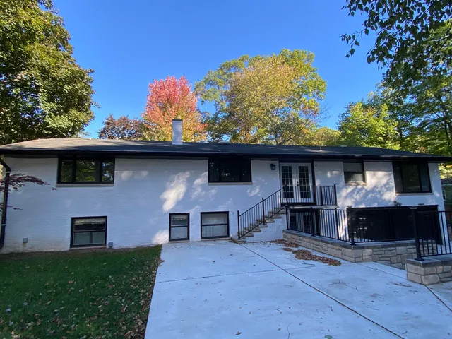 $399,900 | 2360 Hillside Lane, Green Bay, WI 54302