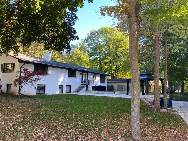 $399,900 | 2360 Hillside Lane, Green Bay, WI 54302