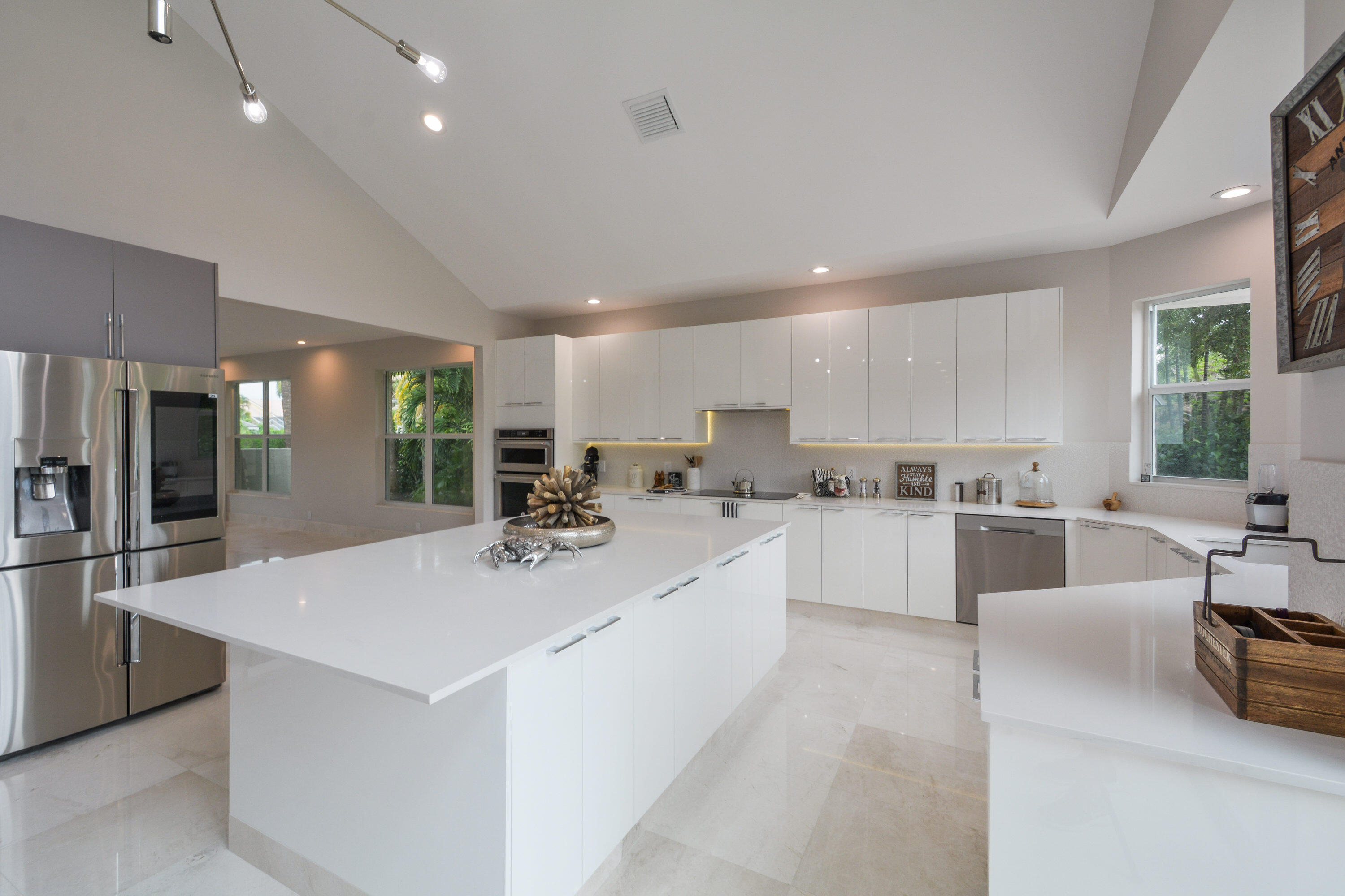 934 Southwest 21st Way Boca Raton, FL 33486 - Photo 3 of 25 934 SW 21st Way Boca Raton FL-print-008-