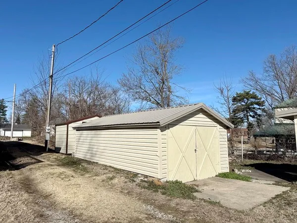$79,500 | 408 North St James Street, El Dorado Springs, MO 64744