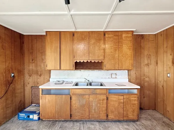 $79,500 | 408 North St James Street, El Dorado Springs, MO 64744