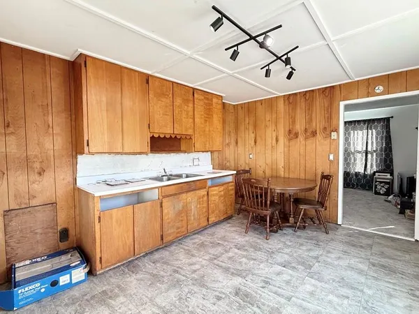 $79,500 | 408 North St James Street, El Dorado Springs, MO 64744