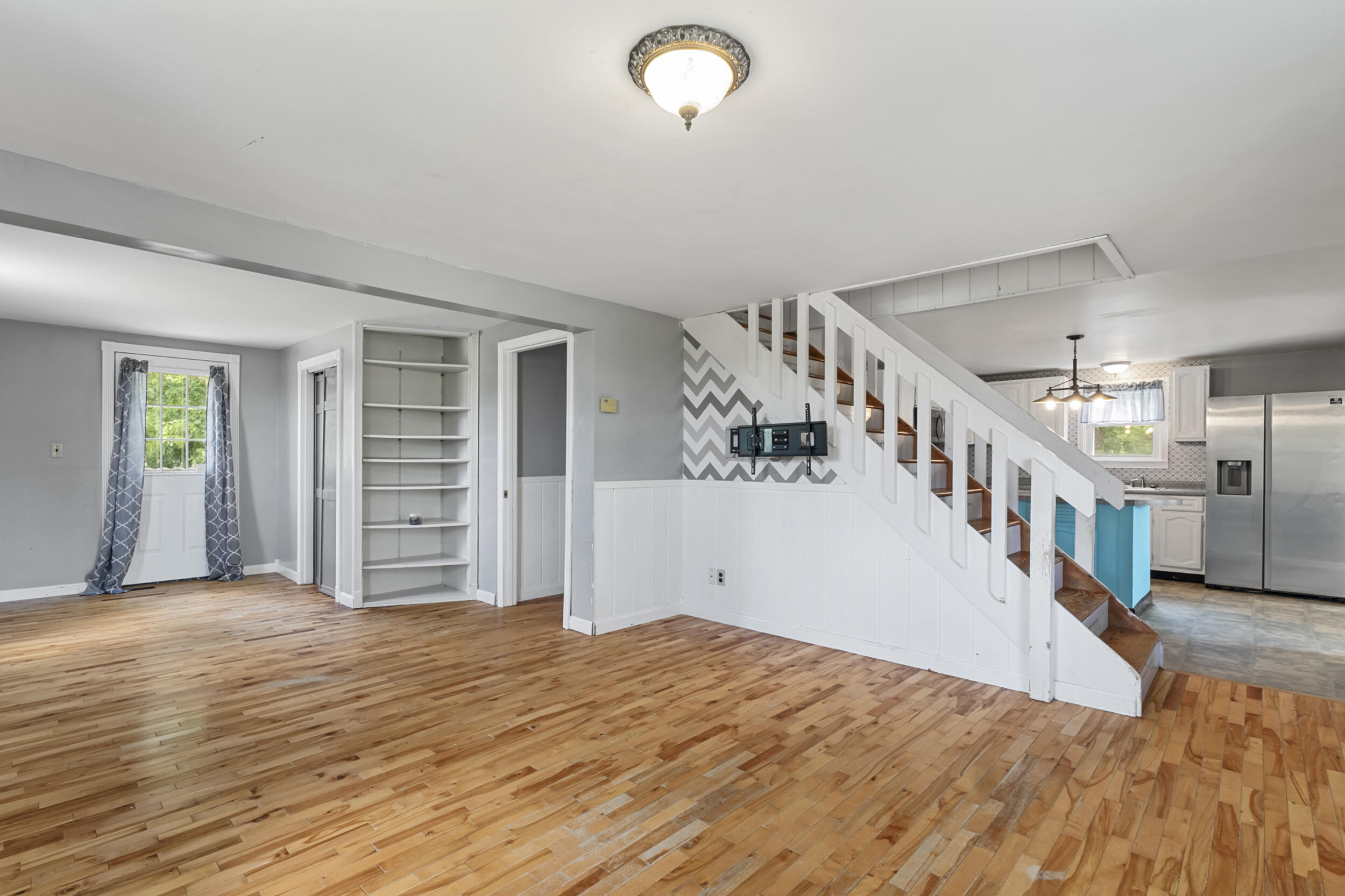 256 Belgrade Road Mount Vernon, ME 04352 - Photo 23 of 47 256_belgrade_rd-interior-10