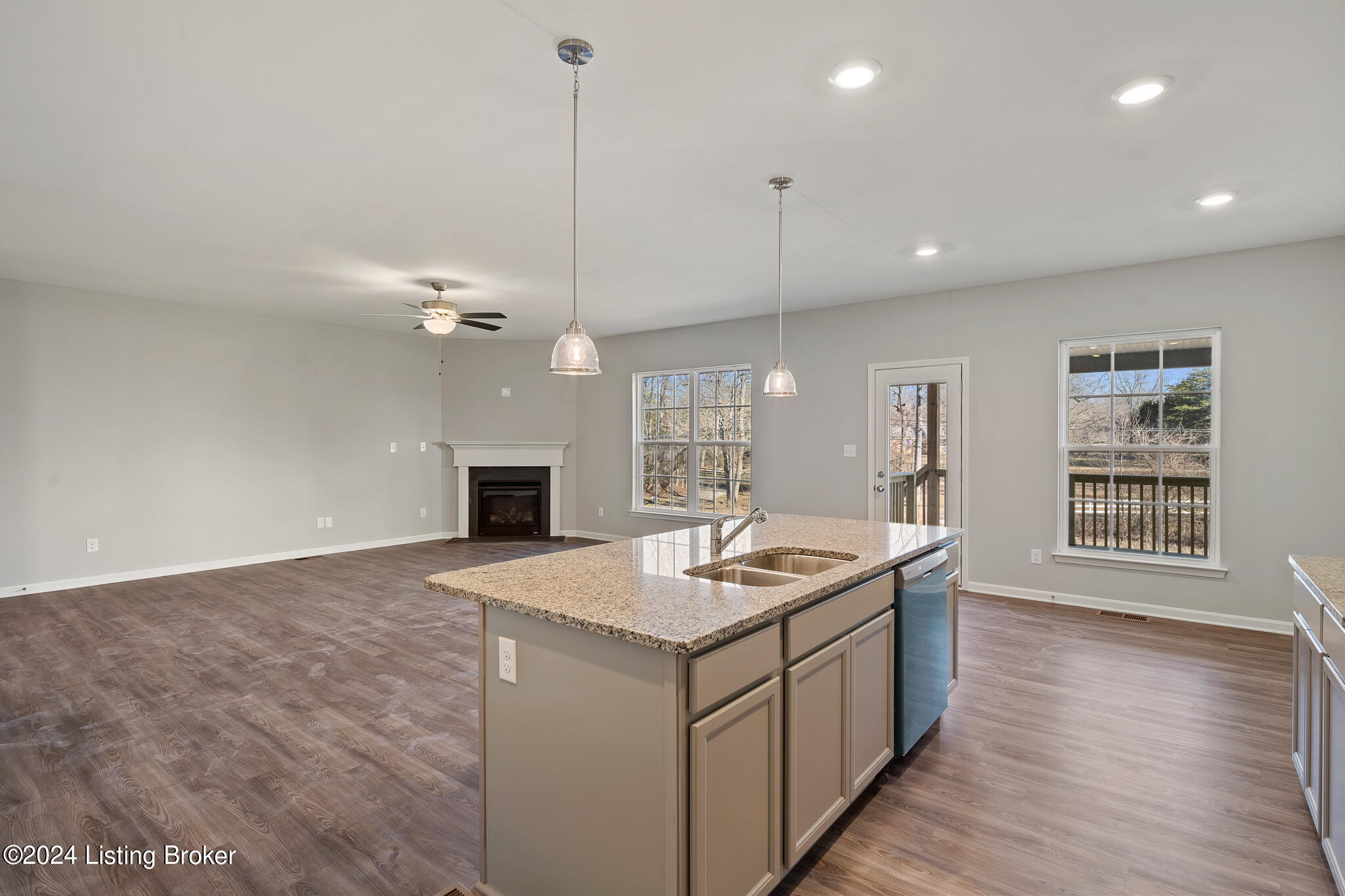 8422 Gateway Run Road Louisville, KY 40229 - Photo 10 of 27 8422 Gateway Rn Rd-12