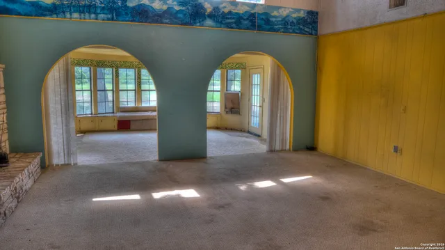 a view of entryway with a garden