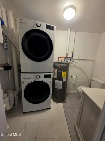 $1,700 | 38 Maxwell Drive, Troy, NY 12180