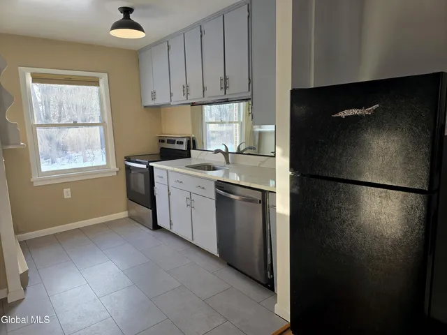 $1,700 | 38 Maxwell Drive, Troy, NY 12180