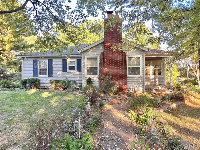 $130,000 | 2 Bluff Drive, Belleville, IL 62223