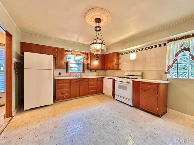 $130,000 | 2 Bluff Drive, Belleville, IL 62223