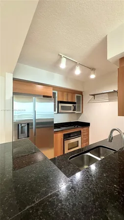 $3,000 | 325 South Biscayne Boulevard, Unit 2724, Miami, FL 33131