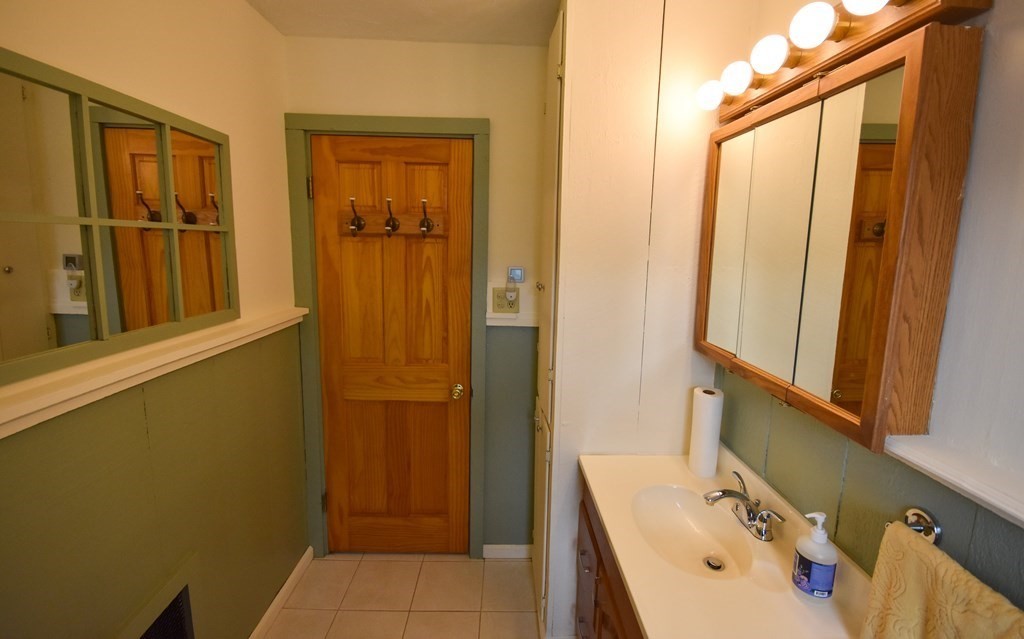115 Edendale Street Springfield, MA 01104 - Photo 23 of 31