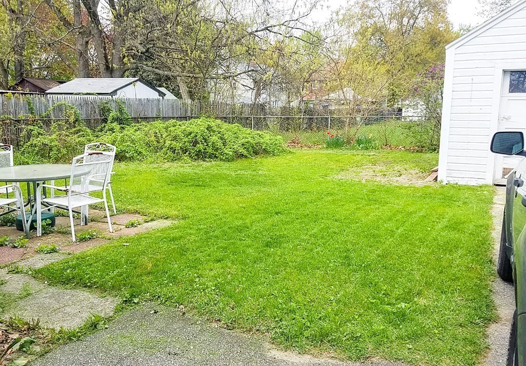 115 Edendale Street Springfield, MA 01104 - Photo 5 of 31