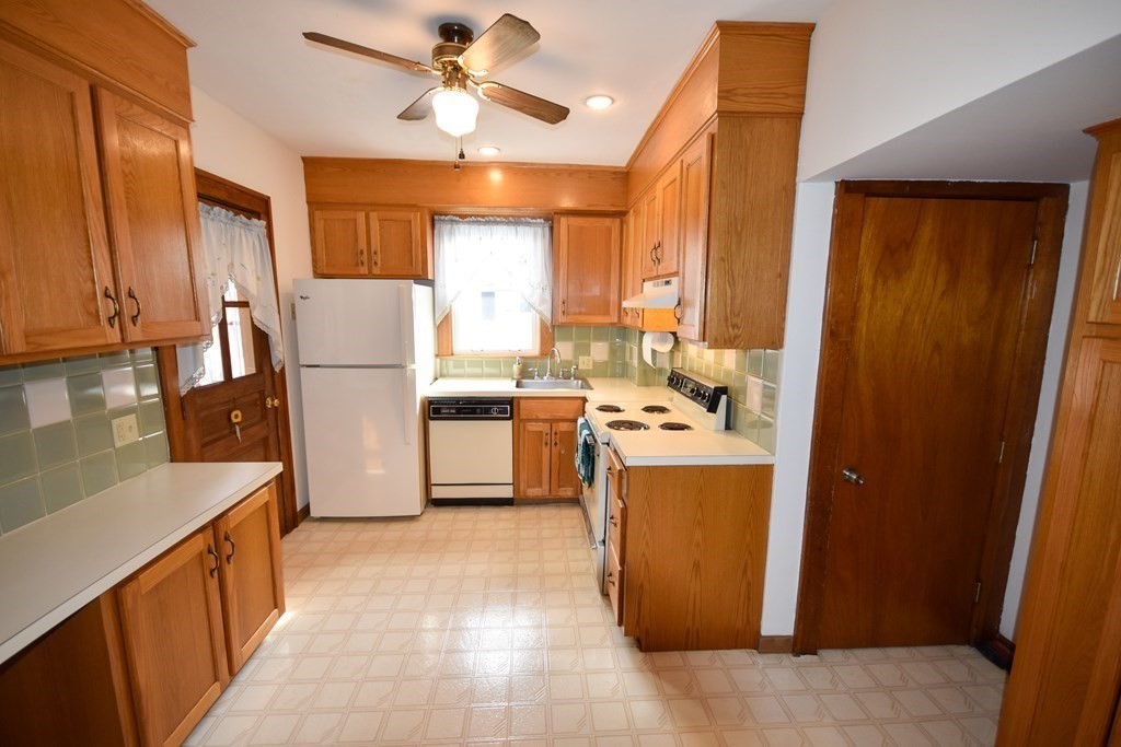 115 Edendale Street Springfield, MA 01104 - Photo 7 of 31