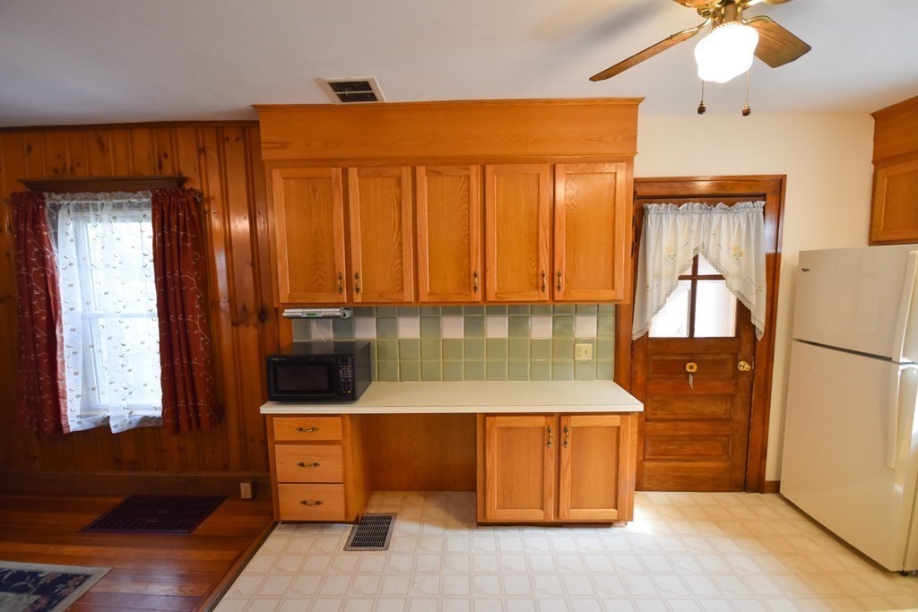 115 Edendale Street Springfield, MA 01104 - Photo 8 of 31