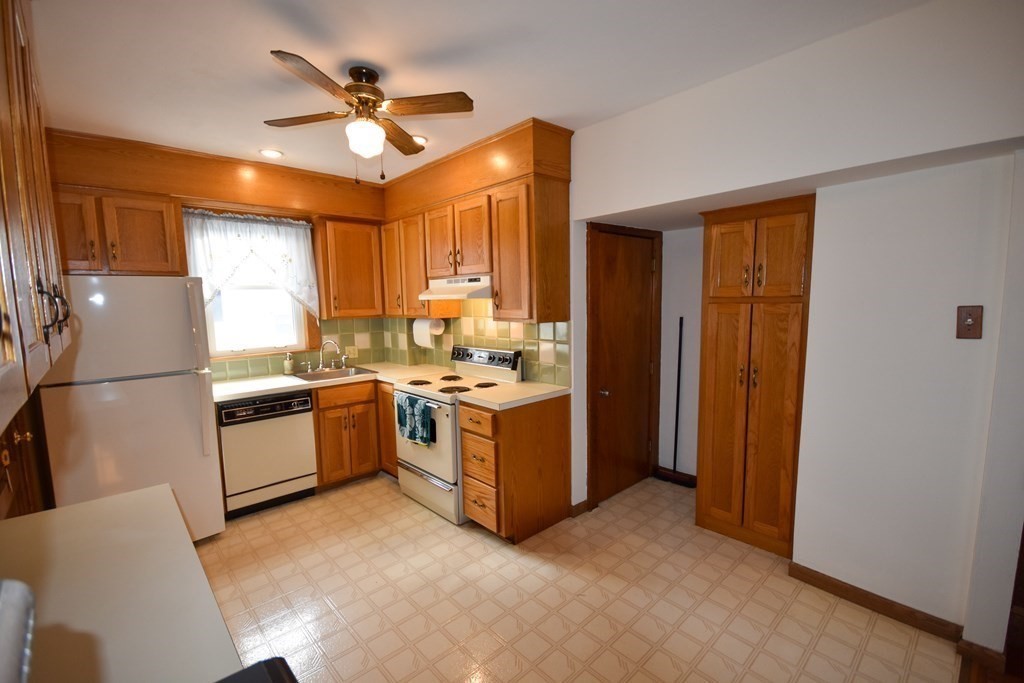 115 Edendale Street Springfield, MA 01104 - Photo 10 of 31
