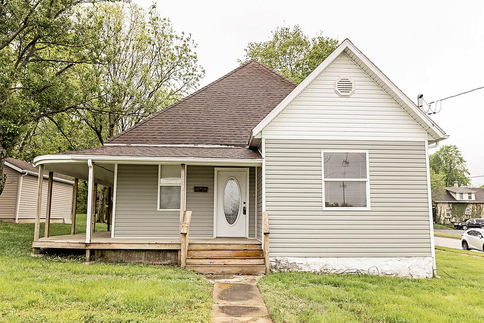 1332 West Walnut Street Springfield, MO 65806 - Photo 1 of 1 16 (31)