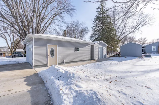 $284,900 | 1211 13th Avenue Southwest, Willmar, MN 56201