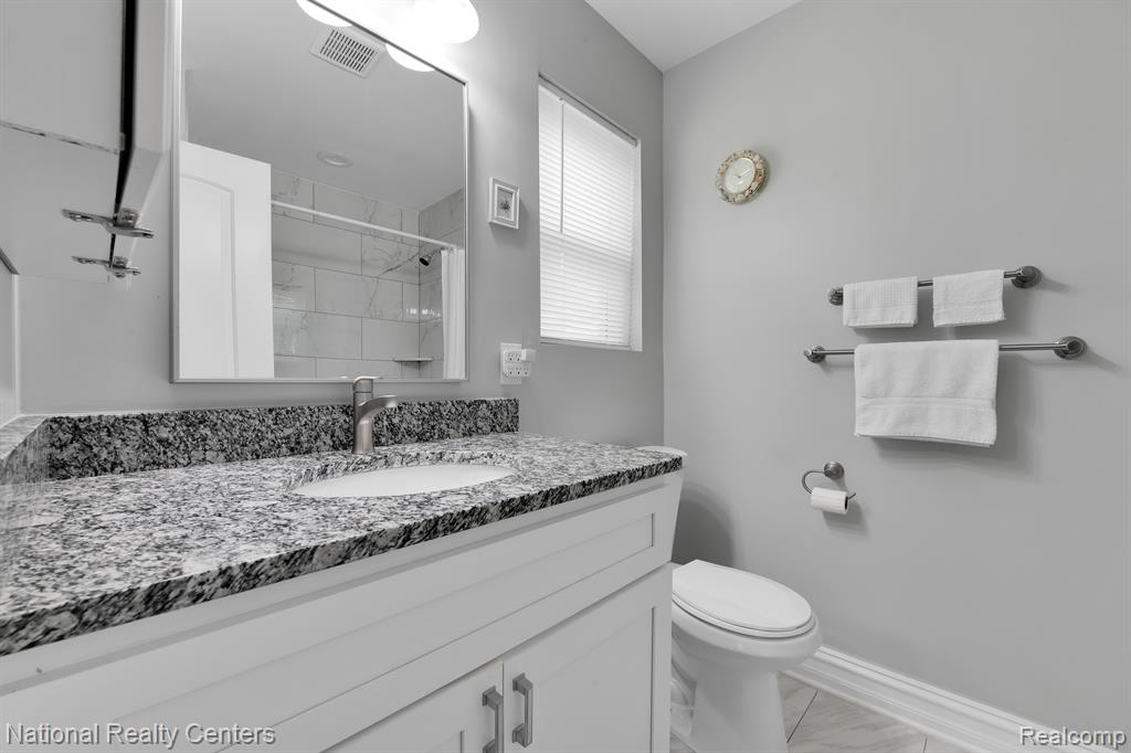 808 Chelsea Ridge Court, Unit 22 Howell, MI 48843 - Photo 15 of 26