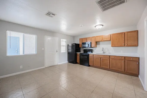 $895 | 349 North 11th Street, Unit 210, Phoenix, AZ 85006