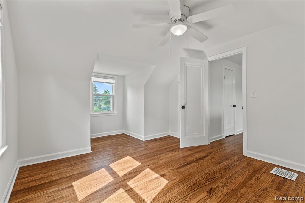 514 East Avon Road Rochester Hills, MI 48307 - Photo 22 of 42