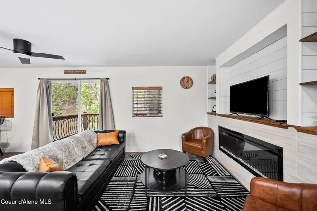 $278,000 | 43143 Riverview Drive, Unit 9, Kingston, ID 83839