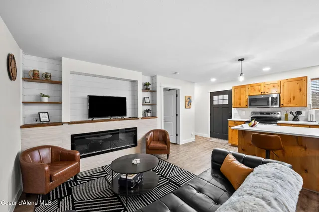 $278,000 | 43143 Riverview Drive, Unit 9, Kingston, ID 83839