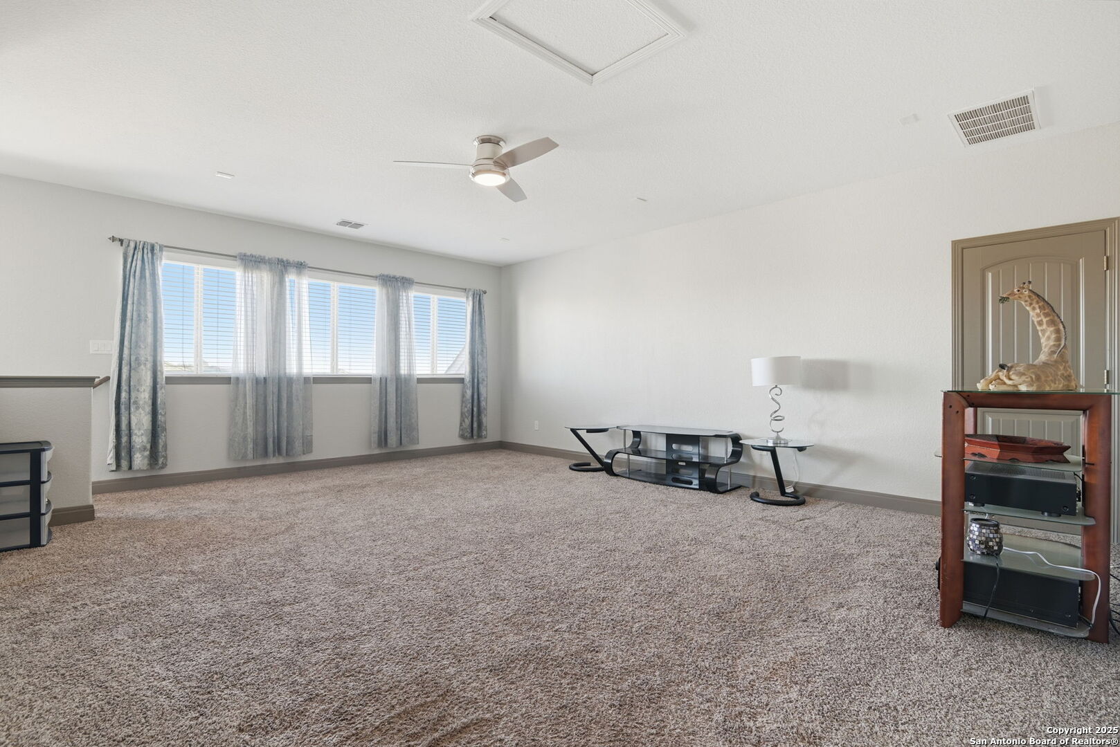 904 Turning Stone Cibolo, TX 78108 - Photo 18 of 35 a view of an empty room with a window