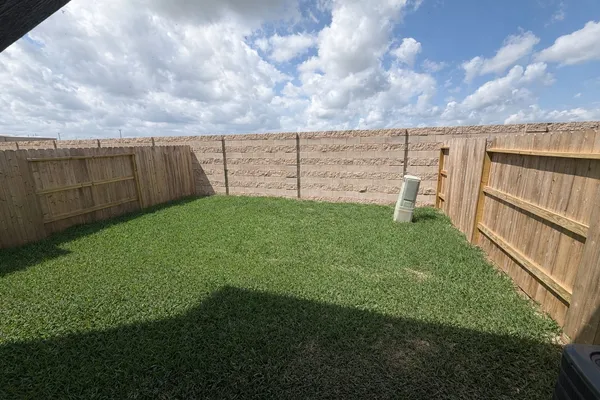 $2,300 | 2211 Salinas Drive, Rosharon, TX 77583
