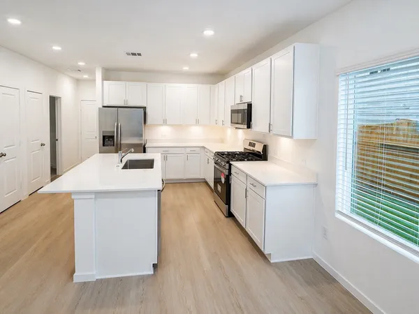 $2,300 | 2211 Salinas Drive, Rosharon, TX 77583