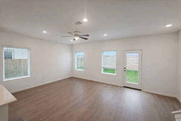 $2,300 | 2211 Salinas Drive, Rosharon, TX 77583
