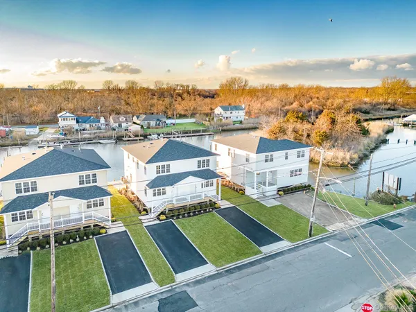 $4,200 | 2812 Ocean Avenue, Seaford, NY 11783