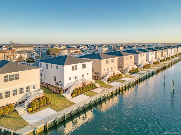 $4,200 | 2812 Ocean Avenue, Seaford, NY 11783