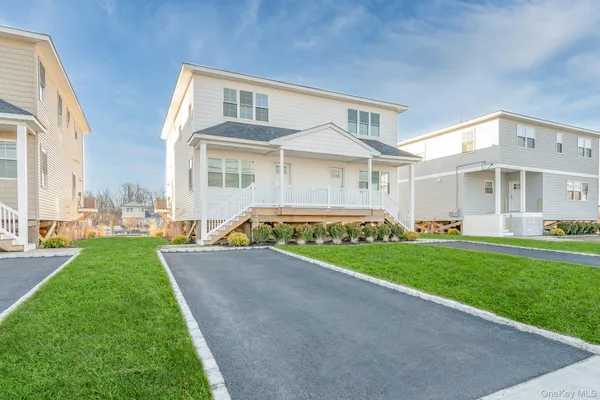 $4,200 | 2812 Ocean Avenue, Seaford, NY 11783