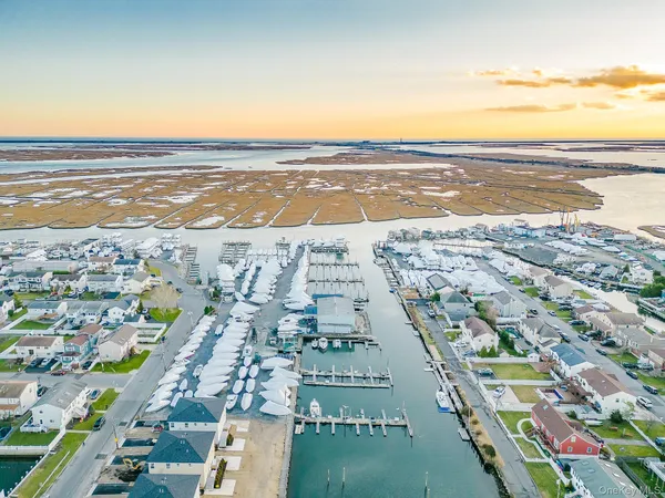 $4,200 | 2812 Ocean Avenue, Seaford, NY 11783